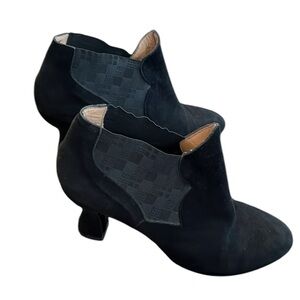 Carlo Pazolini Italian Suede Chelsea Bootie Size 6.5